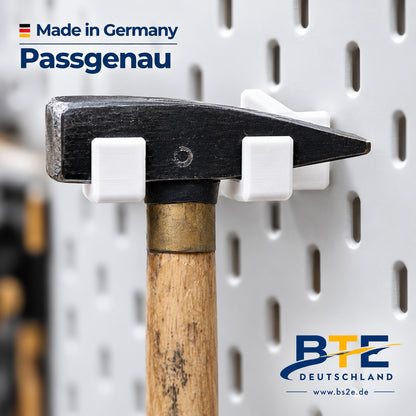 Skadis Werkzeughalter, Skadis Zubehör Werkstatt, Skadis Hammerhalter, Hammerhalter Lochwand, Hammer Halterung Skadis, Skadis Hammer, Hammer Halterung Werkstatt Wand, Skadis Zubehör 3D Druck, Hammer Aufhängen Lochwand, Hammerhalter PETG, Skadis Hammer Halter 3D Druck, Werkzeughalter Skadis Hammer, Hammerhalter 23 mm, Skadis Hammer Aufbewahrung, Werkzeugwand Hammer Halter, Hammer Wandhalterung Lochplatte, Skadis Werkzeug Ordnung, Skadis Halter Schlosserhammer, Skadis Hammer Schwarz, Lochwand Zubehör Hammer, 